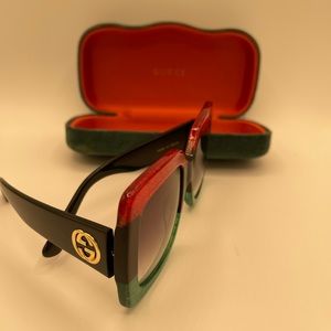 GUCCI Glittered Oversized sunglasses GG0083S Great condition, no scratches